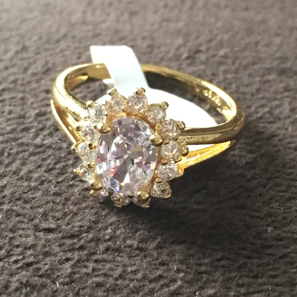 18 Carat Gold Plated Simulated Diamond Ring - Picture 7 of 8